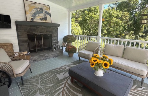 Norwichtown House | The Harvard Retreat – Pool, Sauna, Fireplaces & Family Comfort