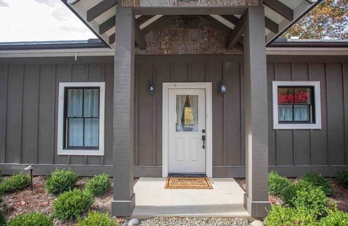 Scaly Mountain Cottage | The Harvest House Cottage - Mountain Vineyard Getaway
