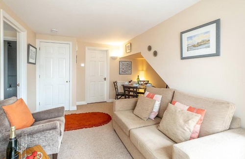 Aldeburgh House | The Haven at Coastguard Court - Aldeburgh Coastal Cottages