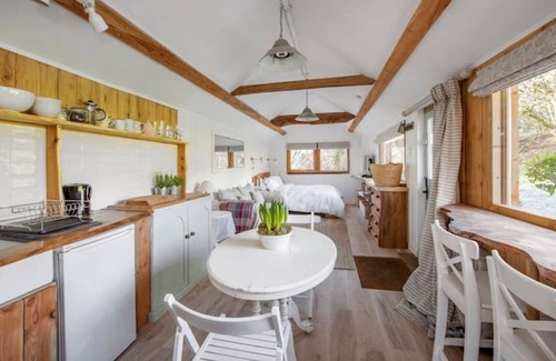 Bath Cabin | The Hay Trailer