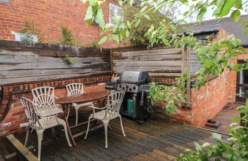 Lichfield House | THE HAYBARN, pet friendly, character holiday cottage in Lichfield