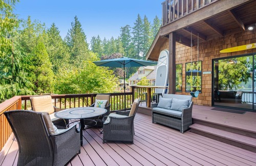 Olympia House | The Hayes Cabin In The Cove | Lakeside house in Olympia with beach access