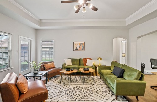 Wellborn House | The Hayes House is perfect for Game Days, Family Visits & Getaways.