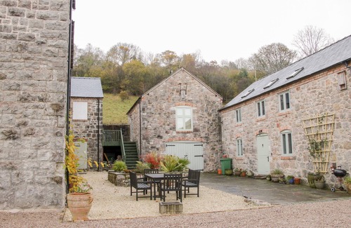 Longford Cottage | THE HAYLOFT, pet friendly, character holiday cottage in Trefonen