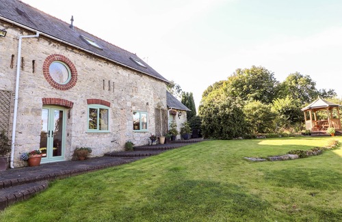 Mold Apartment | THE HAYLOFT, with open fire in Mold