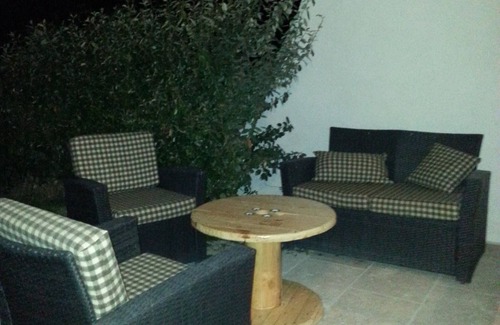 Saintes-Maries-de-la-Mer Apartment | the heart of the Nature Park of the Camargue, charming apartment with large garden