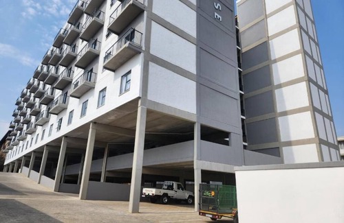 Greater Johannesburg Metropolitan Area Apartment | The Heart of Randburg: Modern, family friendly and be near popular attractionsnn