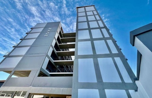 Greater Johannesburg Metropolitan Area Apartment | The Heart of Randburg: Modern, family friendly and be near popular attractionsnn