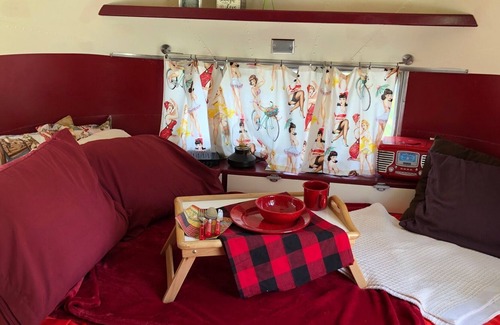 Northeast Kansas City House | The Hedy Lamarr Airstream - Glamping in the City!