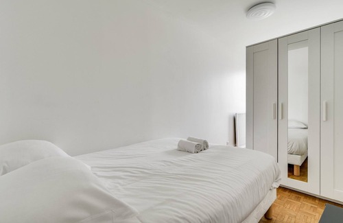 Saint-Cloud Apartment | The Heights of Saint-Cloud