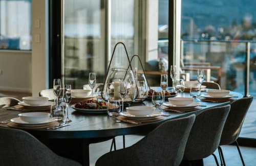 Wanaka House | The Heights - Sleeps 8 - Lake Views - Outdoor Fire