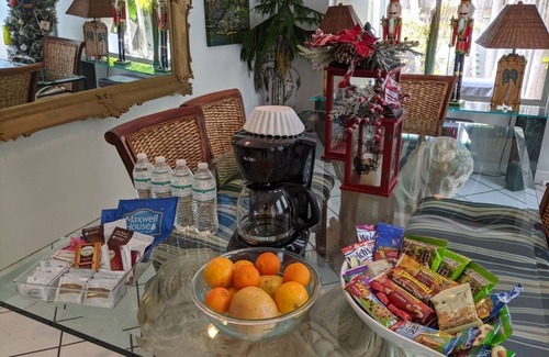 Old Town House | The Hemingway Caribbean Townhome & Private Pool Near Beach in charming Key West