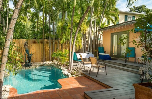 Old Town House | The Hemingway Caribbean Townhome & Private Pool Near Beach in charming Key West