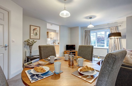 Oxford Apartment | The Hensington Suite Vanbrugh 1 | Oxford Holiday Lets | 2 Beds & Sleeps 4
