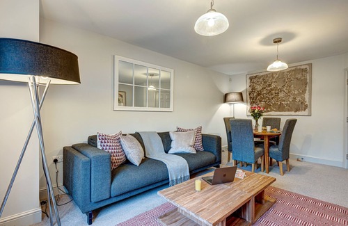 Oxford Apartment | The Hensington Suite Vanbrugh 1 | Oxford Holiday Lets | 2 Beds & Sleeps 4