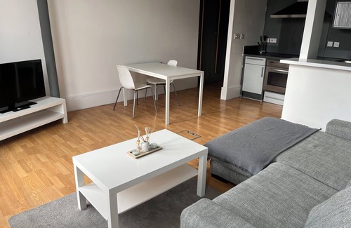 Leeds Apartment | The Hepworth Chambers Stylish 2-Bedroom Apartment in Leeds City Centre Location