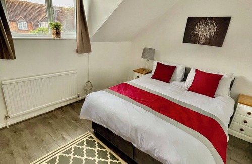 Dartford House | The Herald ! 3 Bedroom Lovely House Apartment Dartford-7 Minutes From Bluewater