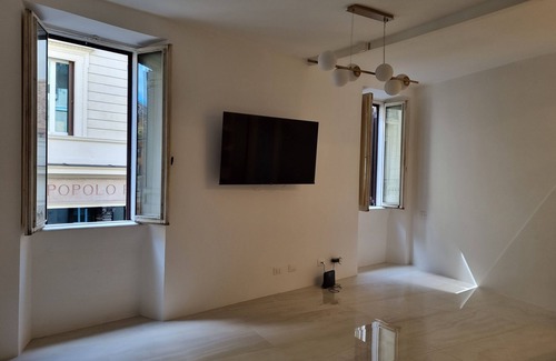 Rione XVI Ludovisi Apartment | The Heritage – Sleeps 4, Between Spanish Steps & Trevi, Rinascente View