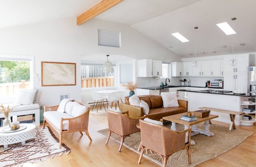 Retsil House | The Heron Haus, a Stunning Waterfront Retreat w/Hot Tub