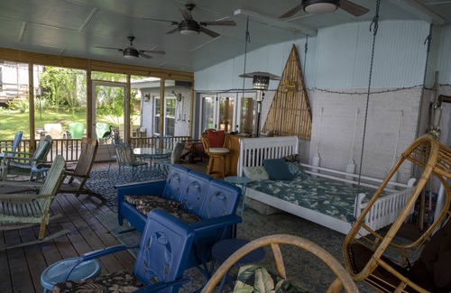 Tuscumbia House | The Heron House - Lakefront Home