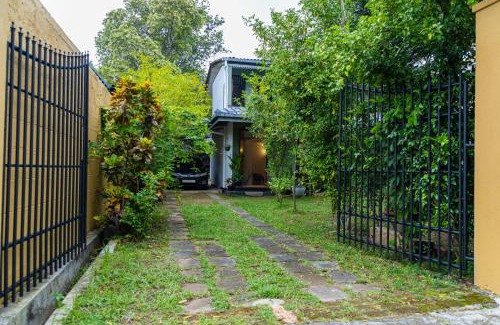 Sri Jayawardenepura Kotte House | The Hide