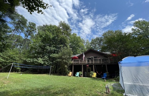 Bumpass House | The HIDAWAY. Relax on an acre modern log home in Lake Anna VA.