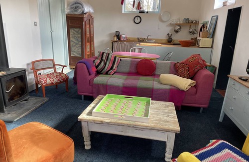 Mayfield House | The ‘Hidden Cottage’, a quiet country retreat, overlooking field s and gardens.