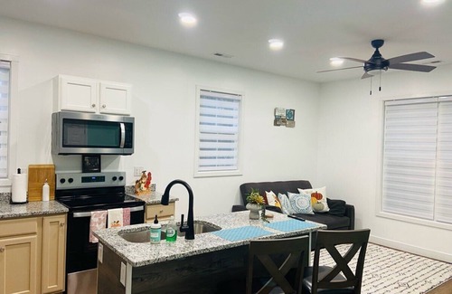 Williamsburg Apartment | The Hidden Gem – Bamboo Vibes in a Prime Location
