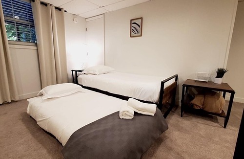 Clarksville Apartment | *The Hidden Gem* DunbarCave-SwanLake Suite NEW!