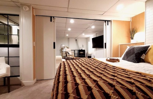 Clarksville Apartment | *The Hidden Gem* DunbarCave-SwanLake Suite NEW!