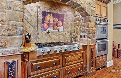 Maysville House | The Hidden Grove Pool Estate