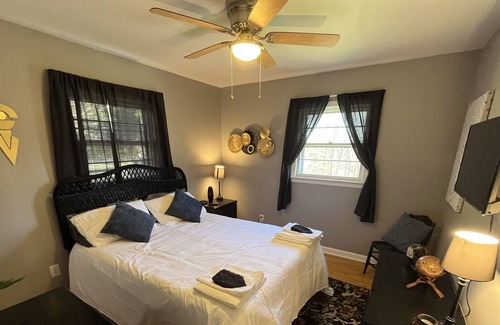 Lynchburg House | The Hidden Wooded Ranch 3Bd/1Ba Home, Close to LU, Downtown and U of Lynchburg