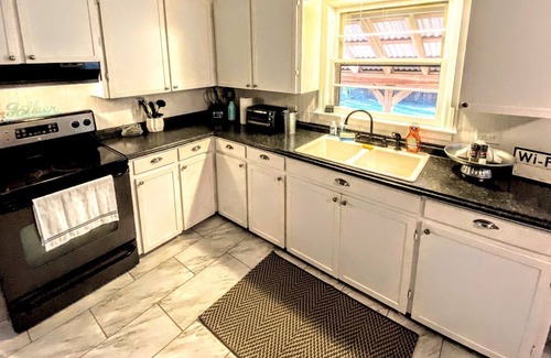Lynchburg House | The Hidden Wooded Ranch 3Bd/1Ba Home, Close to LU, Downtown and U of Lynchburg