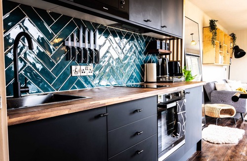 Exeter Cabin | The Hide: Countryside Retreat with Hot Tub & Sauna