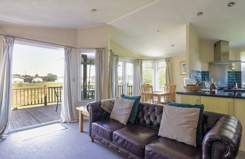 Aldeburgh Cottage | THE HIDE OUT, ALDEBURGH, pet friendly, with open fire in Aldeburgh