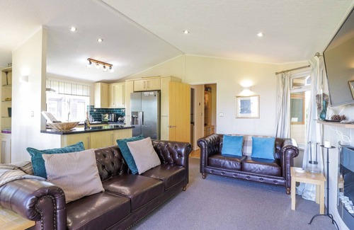 Aldeburgh Cottage | THE HIDE OUT, ALDEBURGH, pet friendly, with open fire in Aldeburgh