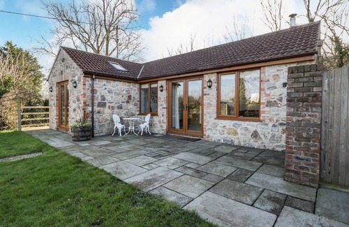Catcott House | THE HIDE, romantic, character holiday cottage in Edington