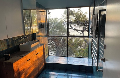 Great Mackerel Beach House | The Hideaway Beach House perched on the headland of Great Mackerel Beach