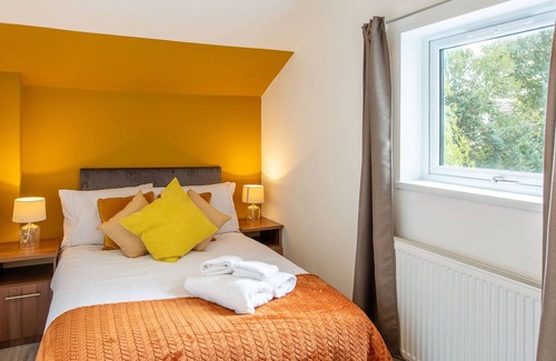 Penylan Apartment | The Hideaway Apt 3 - Roath Park - Cozy Stay - DYZYN Living