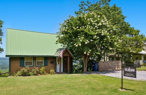 Valley Head Cabin | The Hideaway at Mentone-amazing view of three states