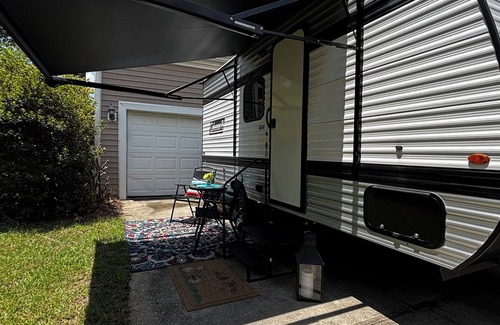 Port Wentworth House | The Hideaway – Cozy Camper w/Pool Access, 15 Mins to Savannah