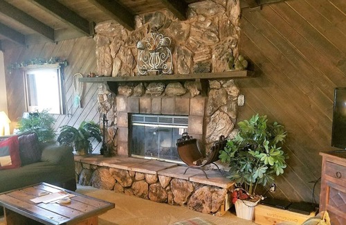 Ruidoso House | The Hideaway - Five Bedroom Cabin with Hot Tub and Pool Table!