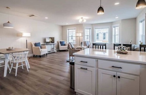Bridgton Apartment | "The Hideaway" Luxury Suite