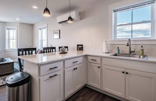 Bridgton Apartment | "The Hideaway" Luxury Suite