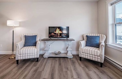 Bridgton Apartment | "The Hideaway" Luxury Suite