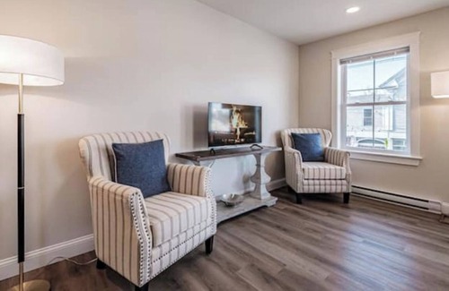 Bridgton Apartment | "The Hideaway" Luxury Suite