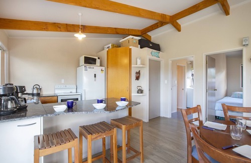 Omaha Cottage | The Hideaway - Omaha Holiday Home
