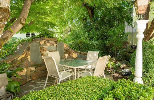 Sutter Creek Apartment | The Hideaway Suite | On Main St., Dog Friendly!