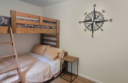 Trent Lakes Cabin | The Hideaway-Three bedroom cottage by Crystal lake