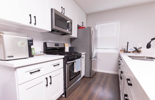 Central Escondido Apartment | The Hideout-2 bedroom condo in Historic Escondido, 10 mins away from Safari park